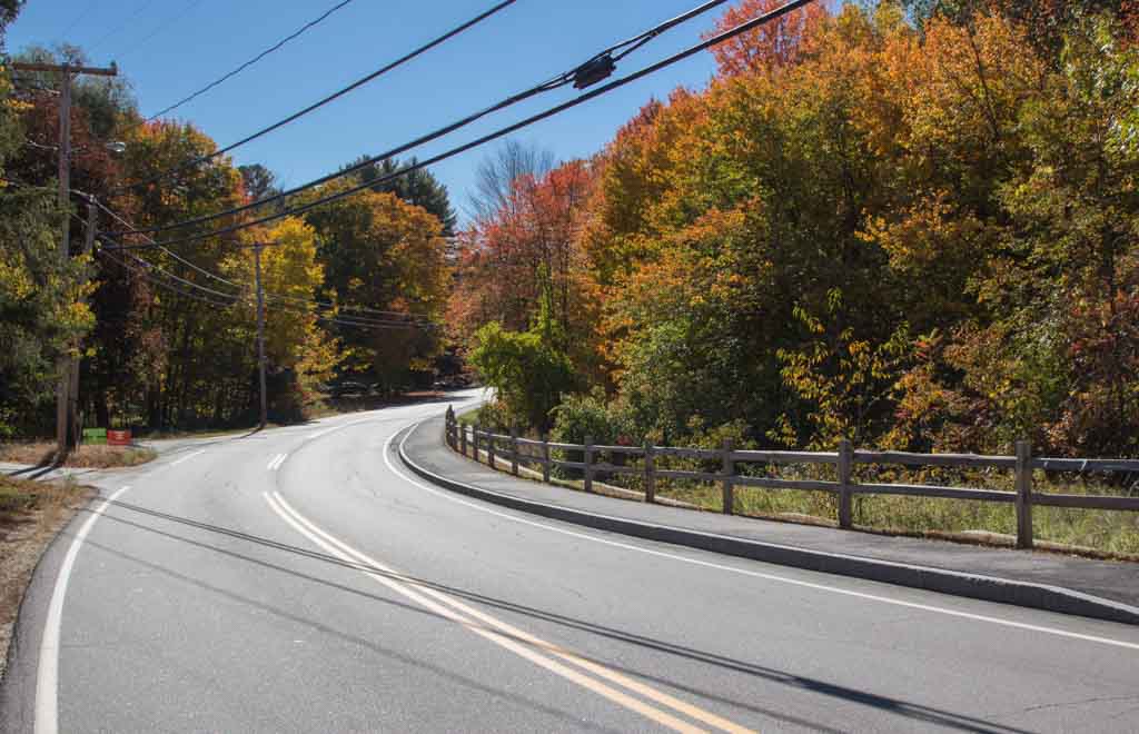 BrooklineNH130Sidewalk4 DuBois & King, Inc.